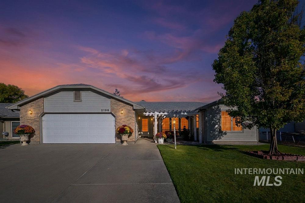 2166 W Sandalwood Dr — photo
