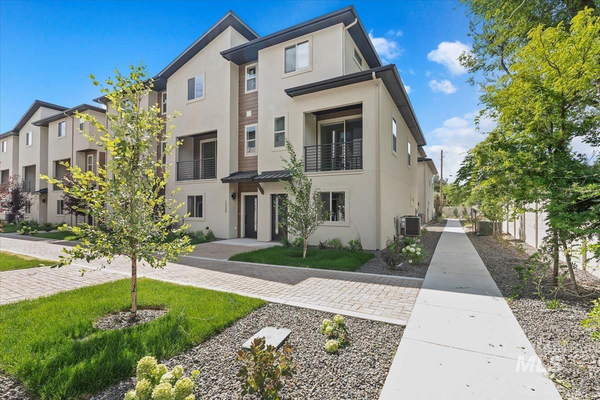 1705 S Federal Way — photo