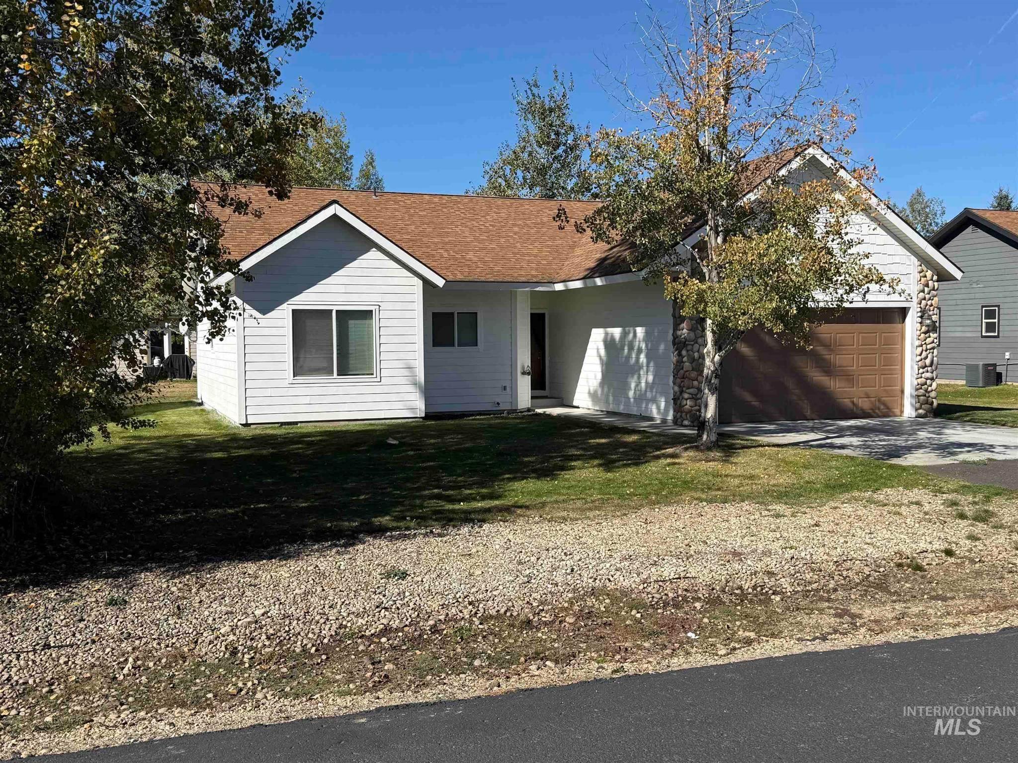 13 Charters Drive — photo