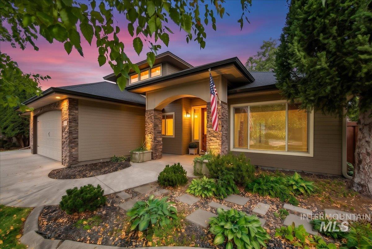 1148 E Redwall Ct — photo