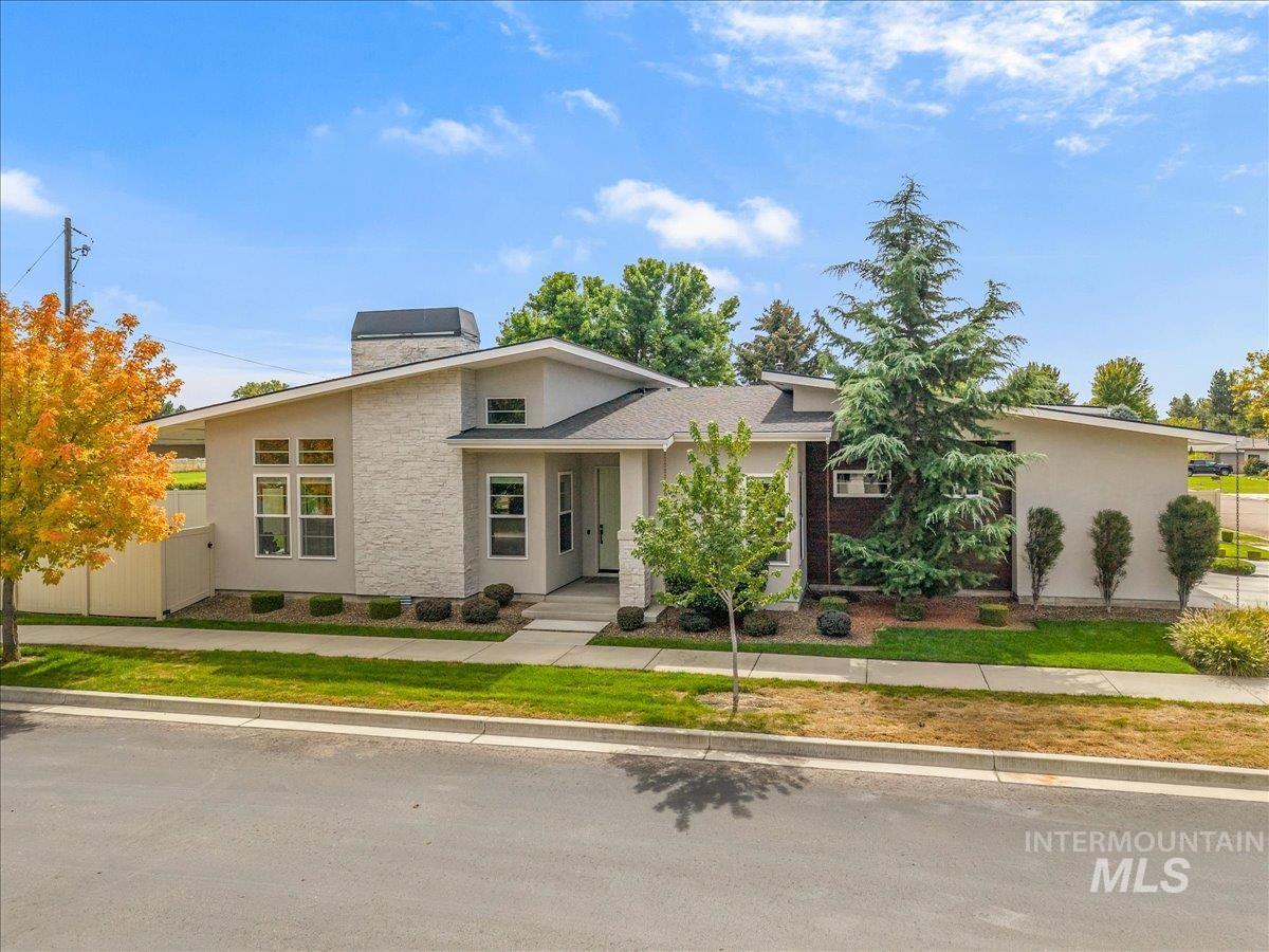 372 N Taylor St — photo