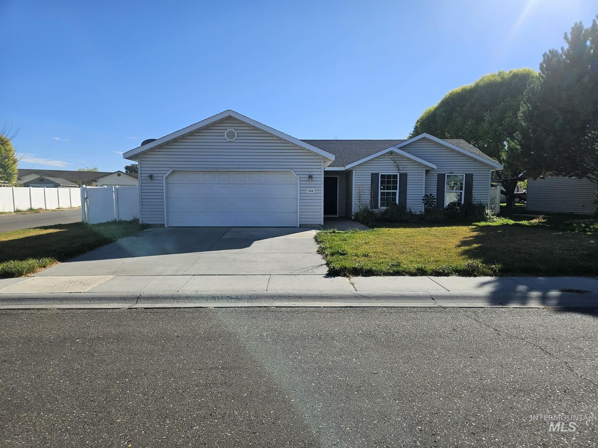 226 Bellevue Ct — photo