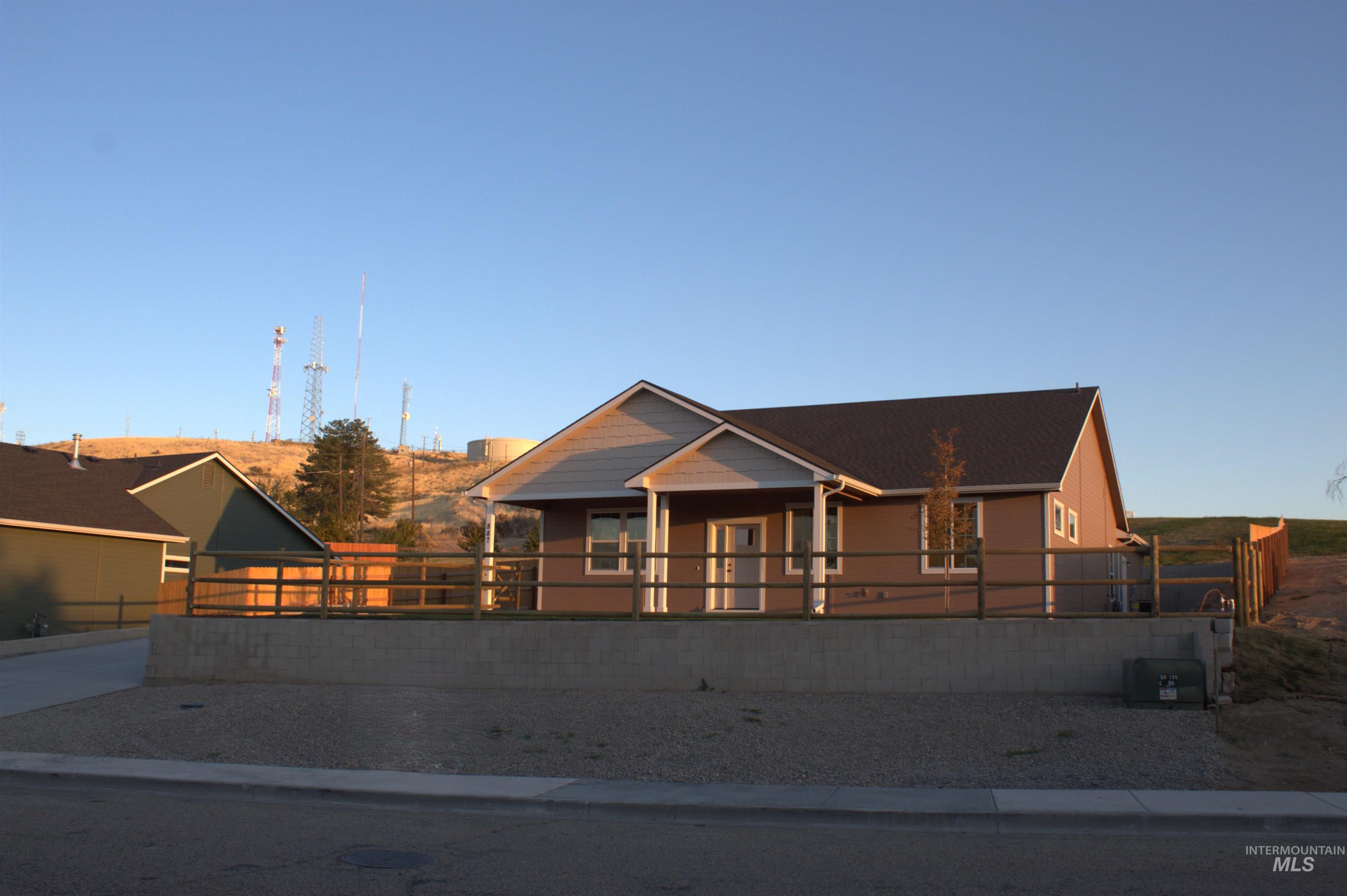 887 S. Iowa Ave. — photo