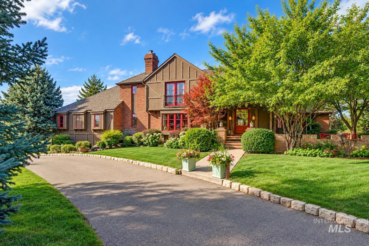 388 W Knob Hill Ct — photo