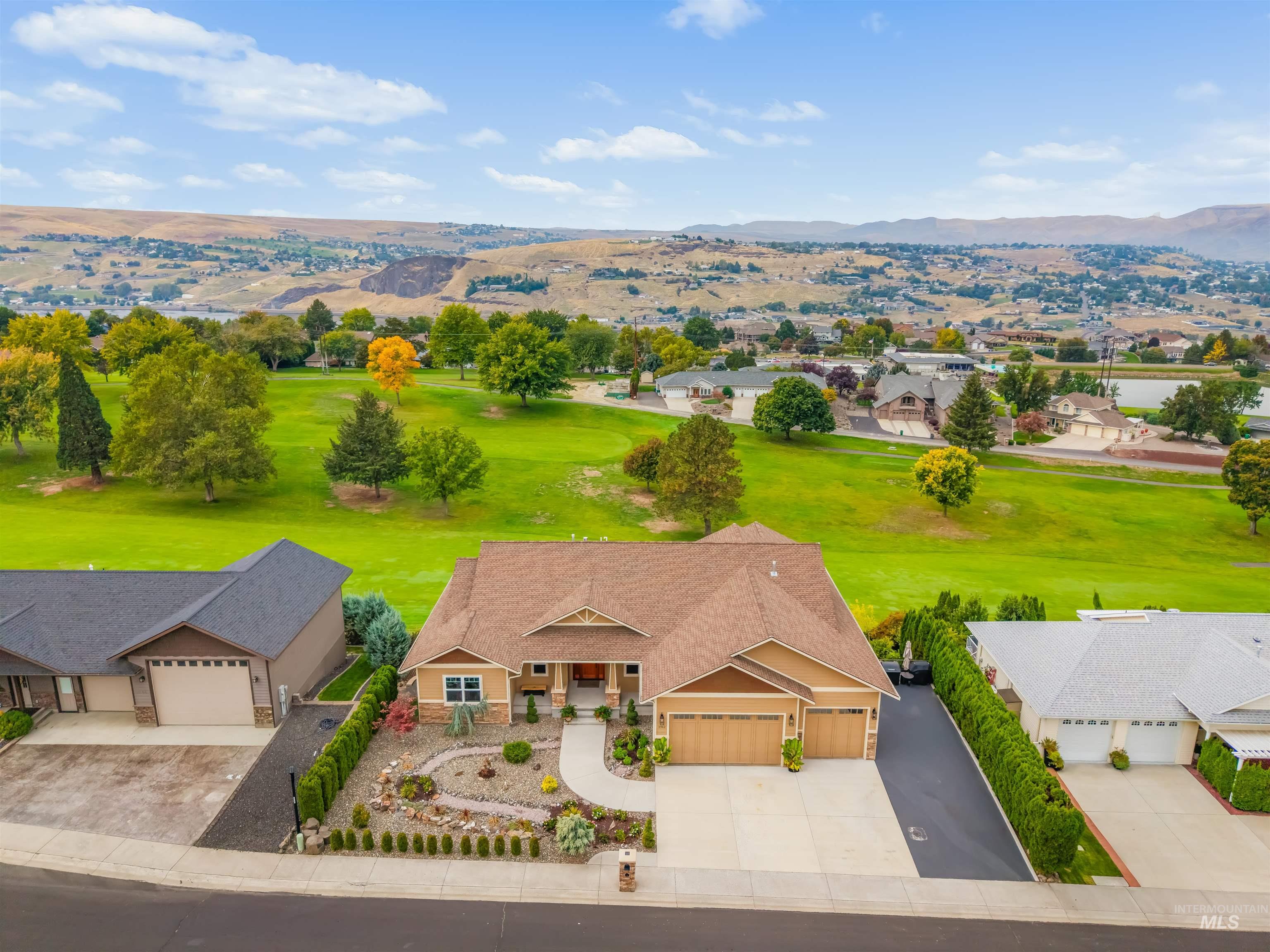 3962 Foothill Dr — photo