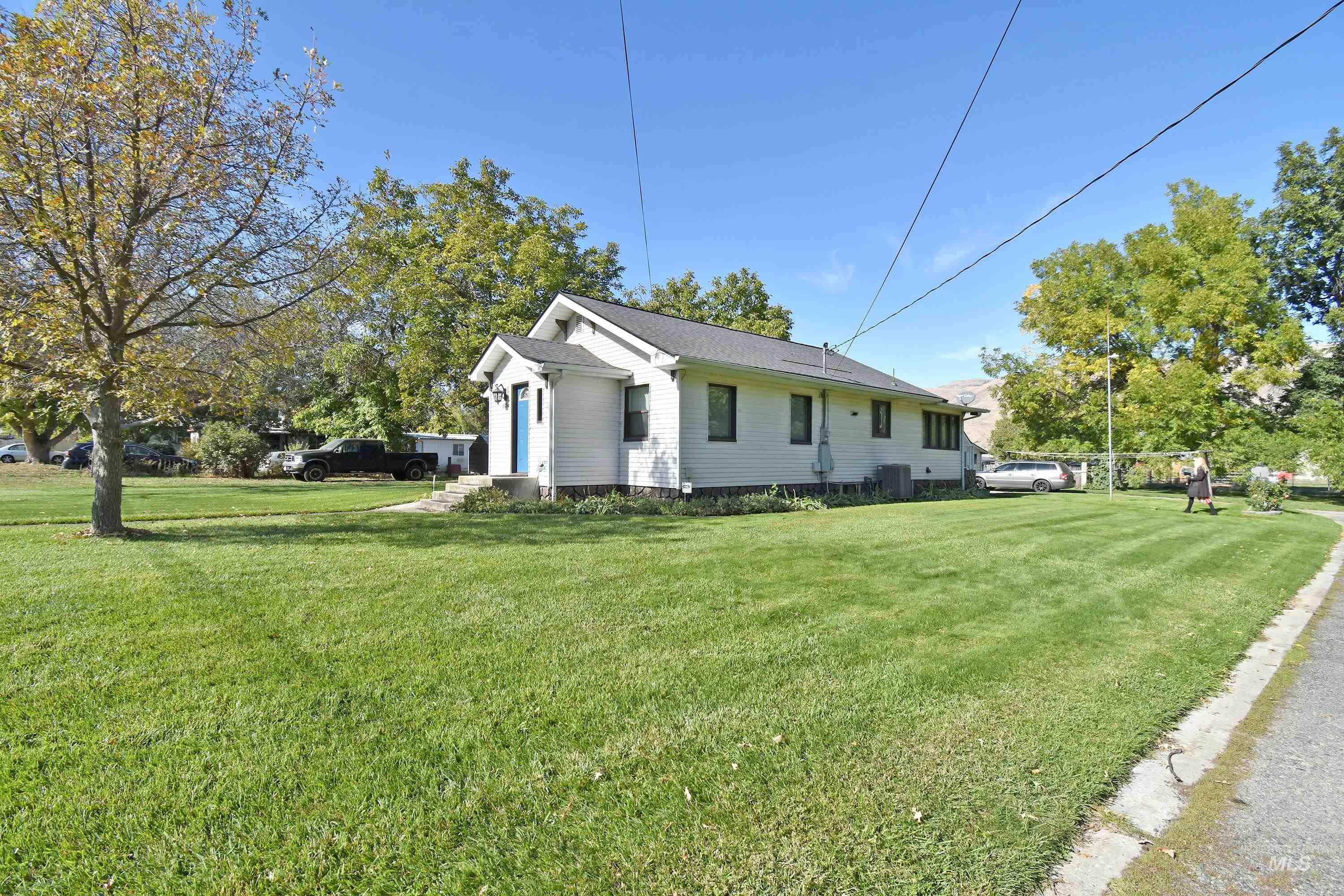 1374 Sycamore Street — photo