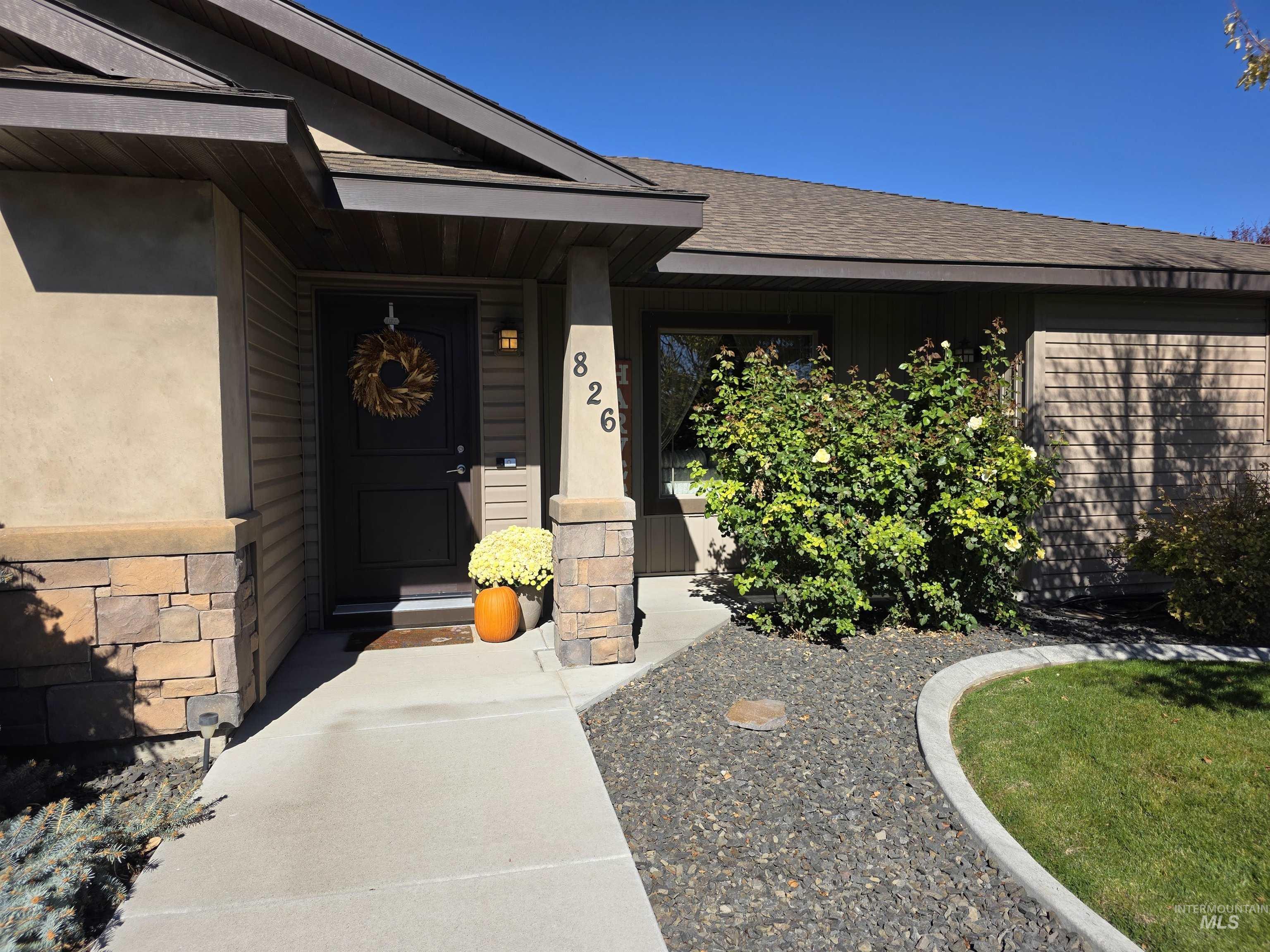 826 Hometowne Rd — photo
