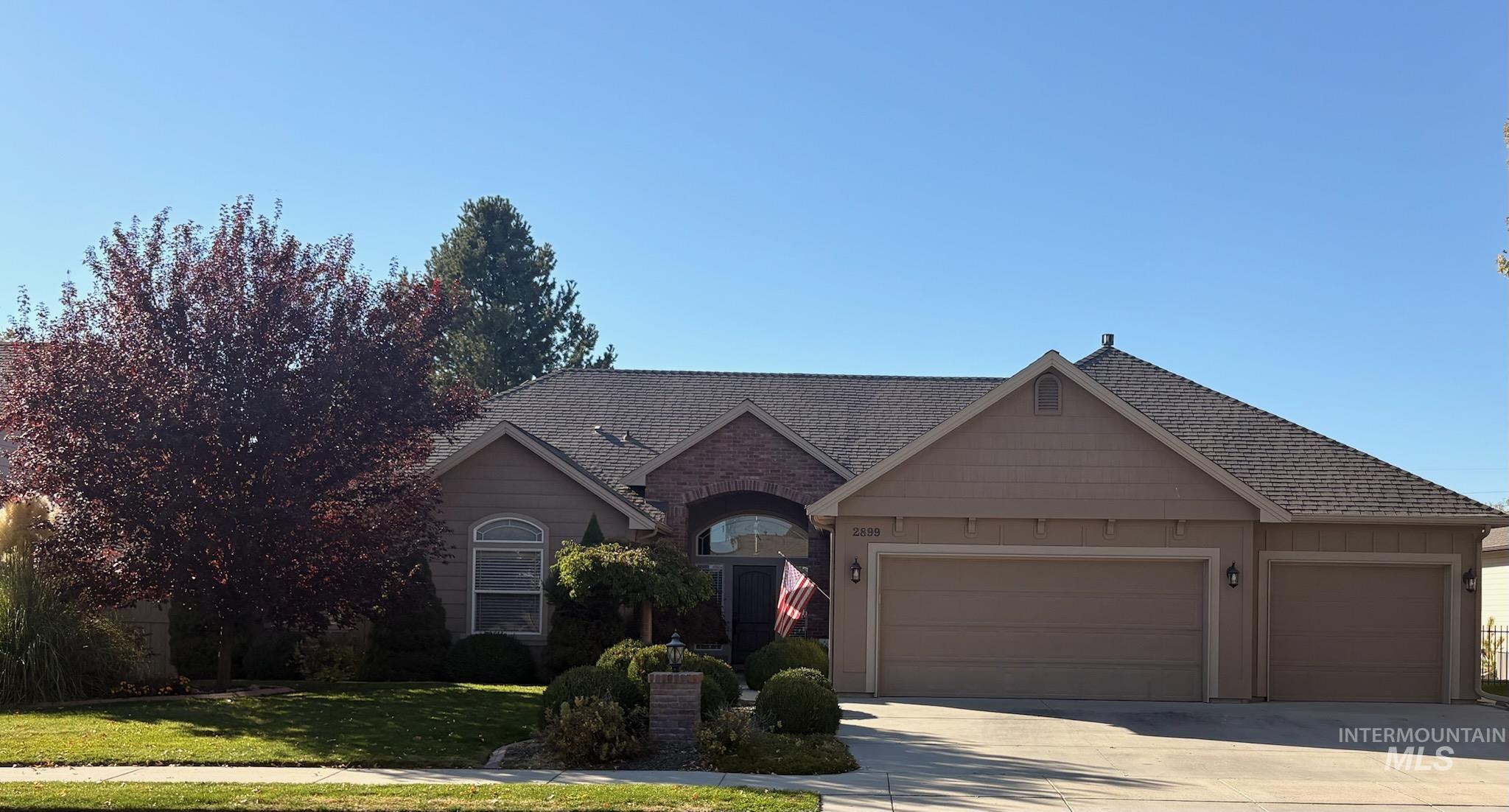 2899 N Silverleaf Way — photo