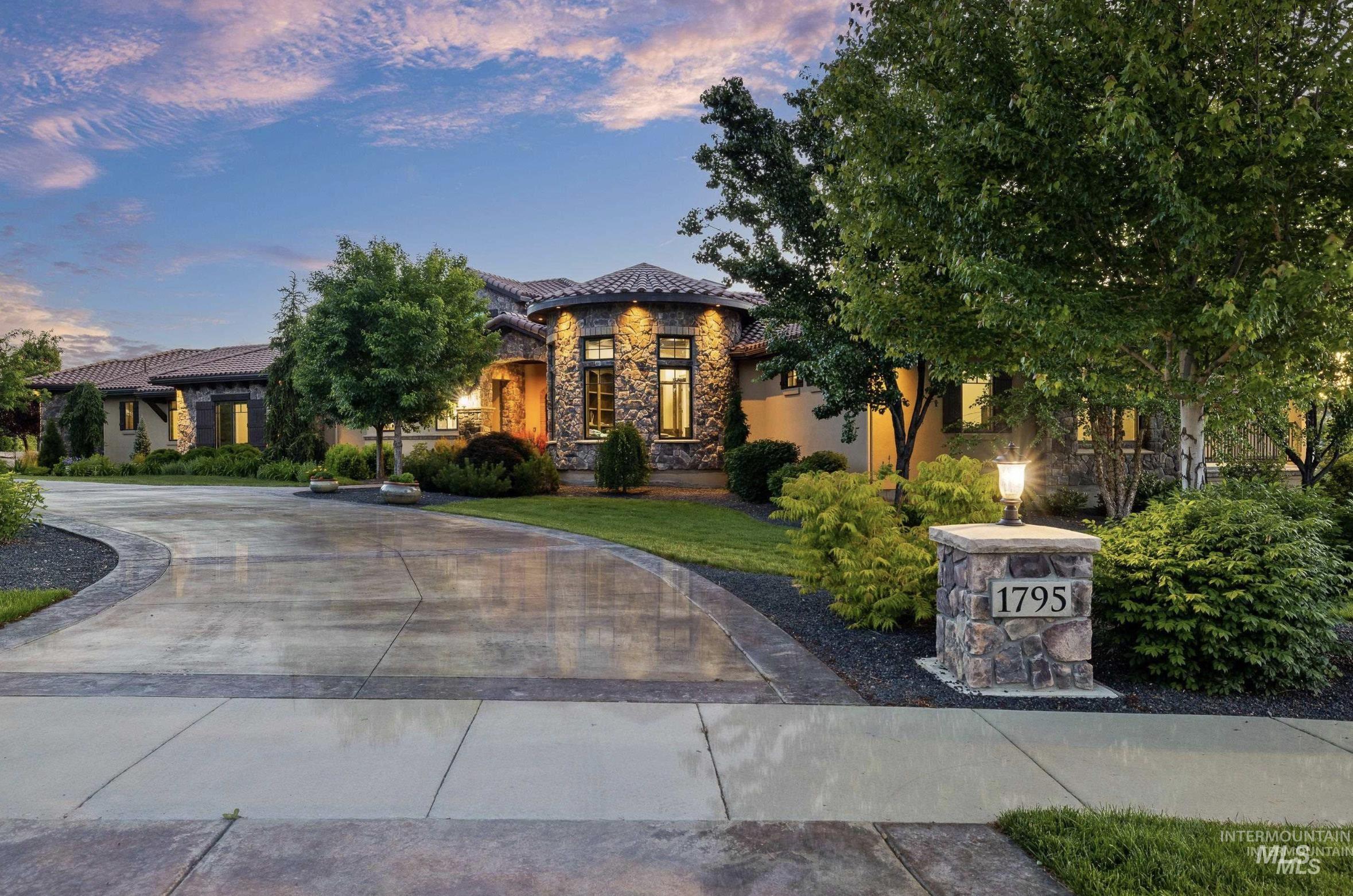 1795 N Moon Bello Way — photo