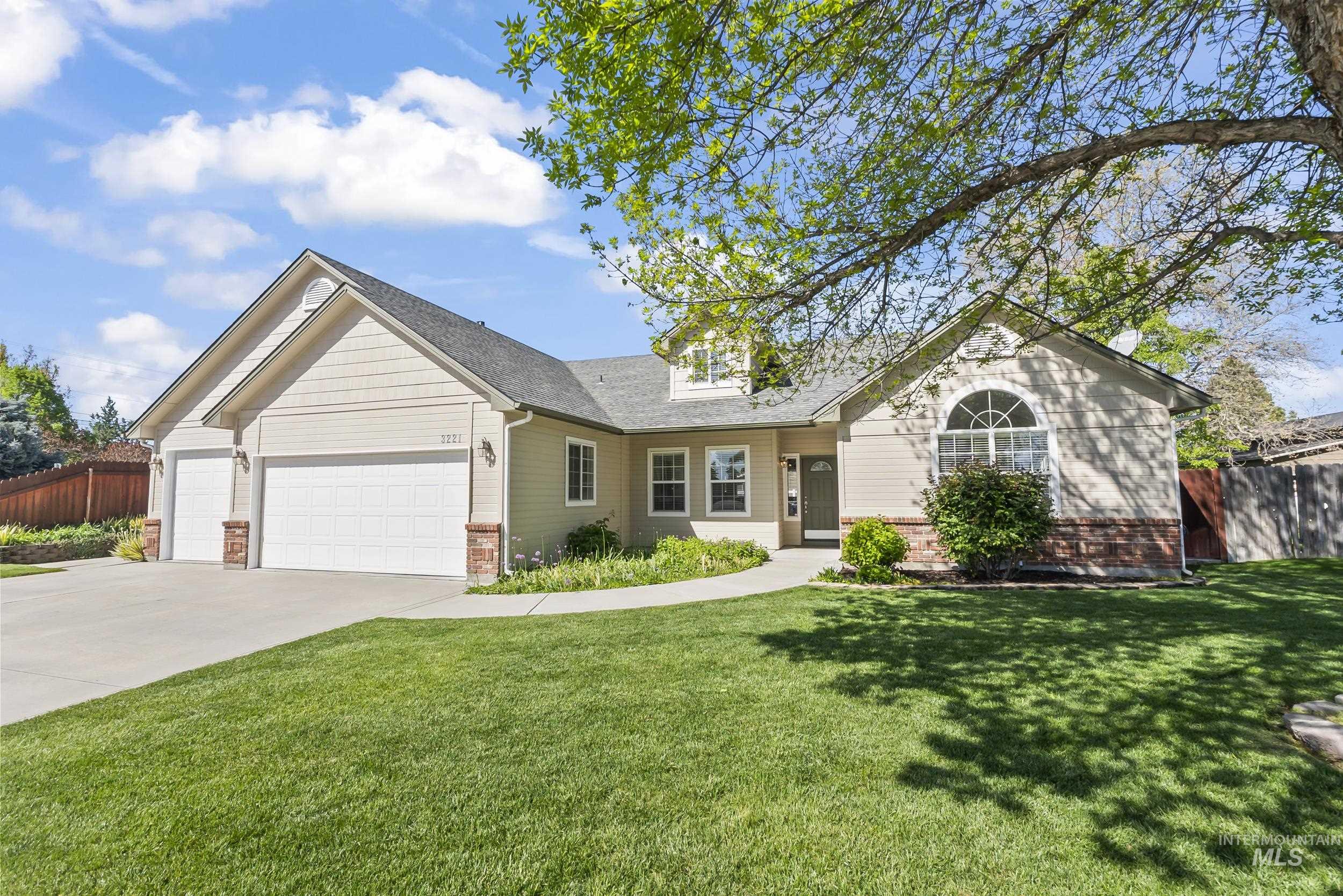 3221 N Lilyturf — photo