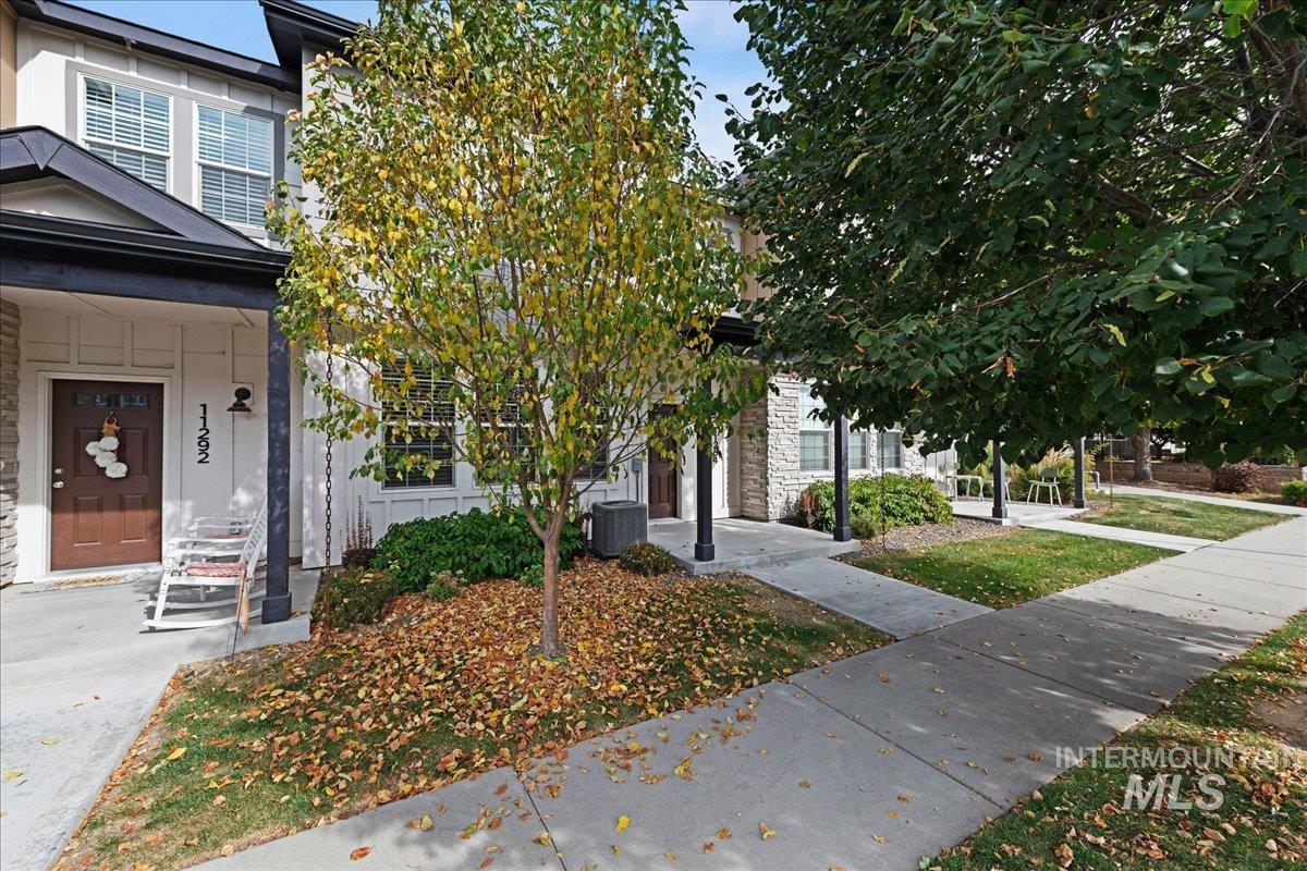 11284 W Knightsbridge Ct — photo