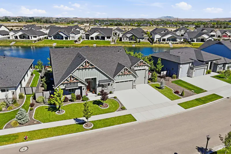 239 S Eagles Roost Way — photo