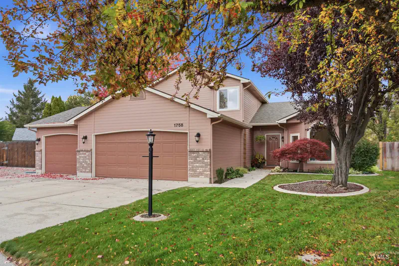 1758 E Summerplace Court — photo