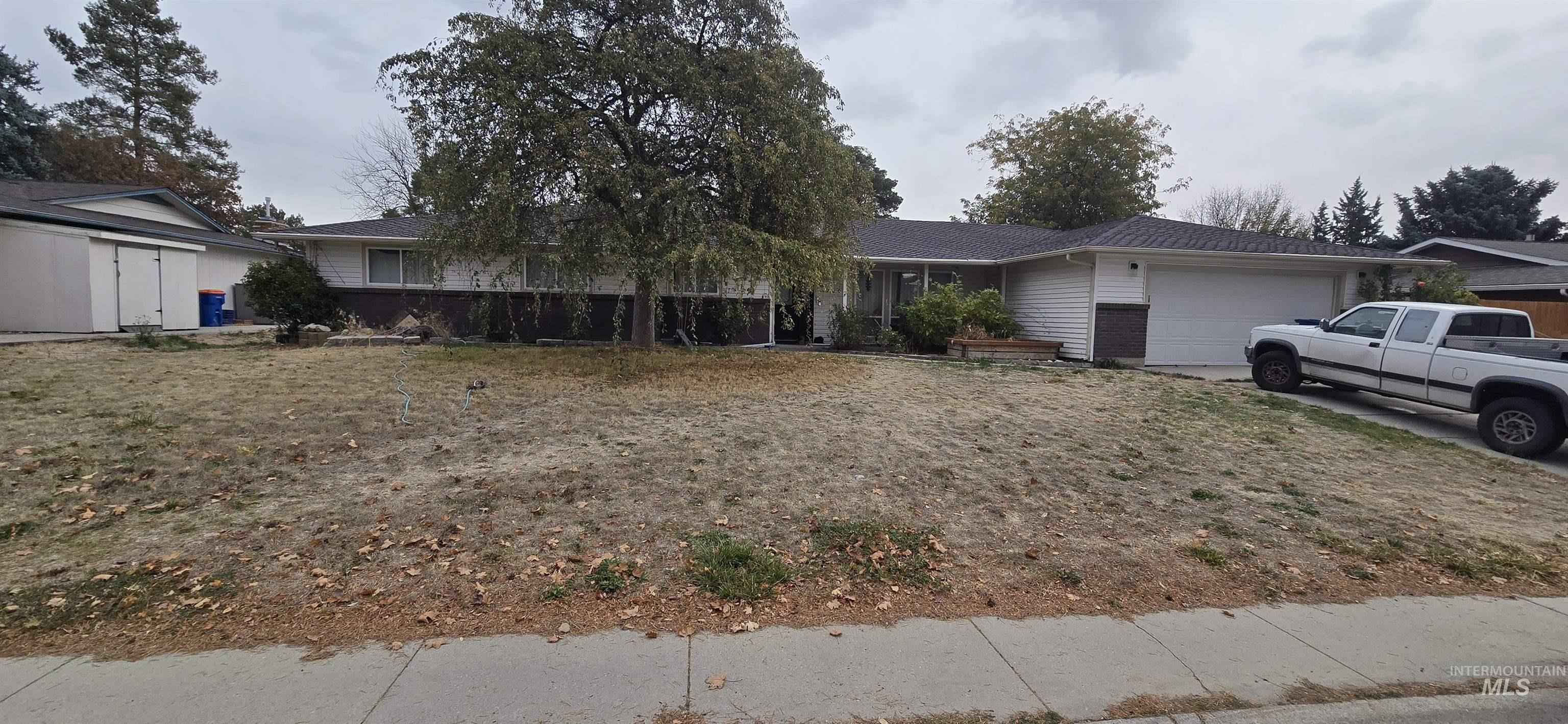 4780 S Chinook Ave — photo