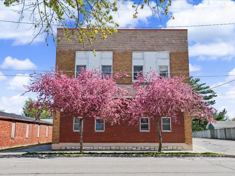 230 S Dubuque St. — photo