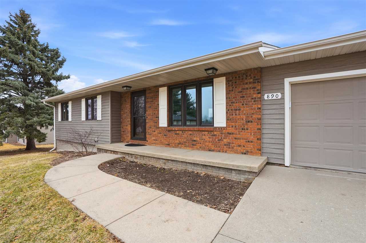 890 Prairie Ridge Road, North Liberty IA 52317 — photo 2