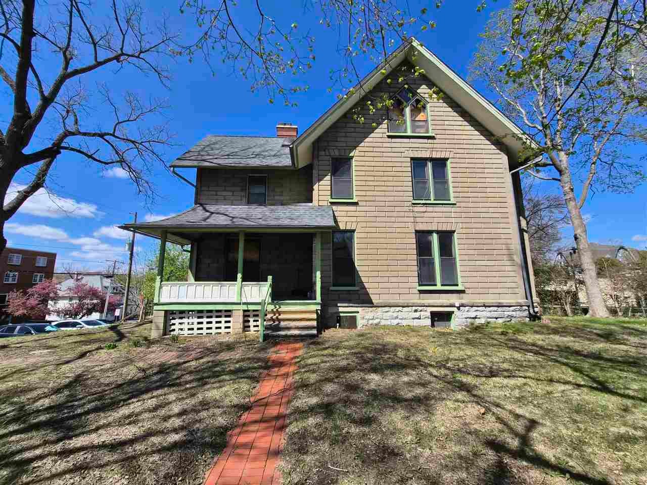 802 E Washington St. — photo