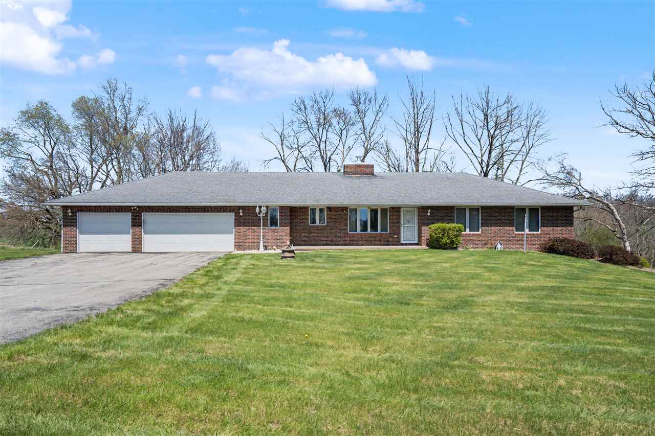 2488 Sugar Bottom Rd NE, Solon, IA 52333 — photo 2