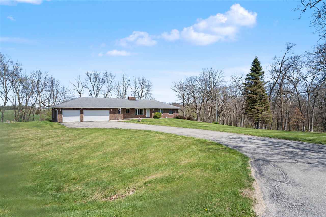 2488 Sugar Bottom Rd NE, Solon, IA 52333 — photo 3