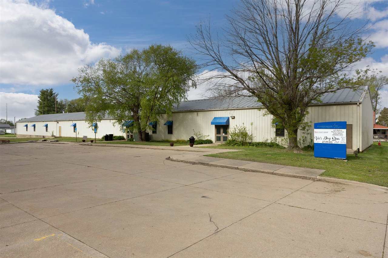 401 W 9th St — photo