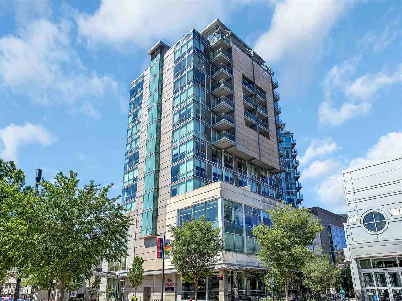 221 E College St 801 — photo