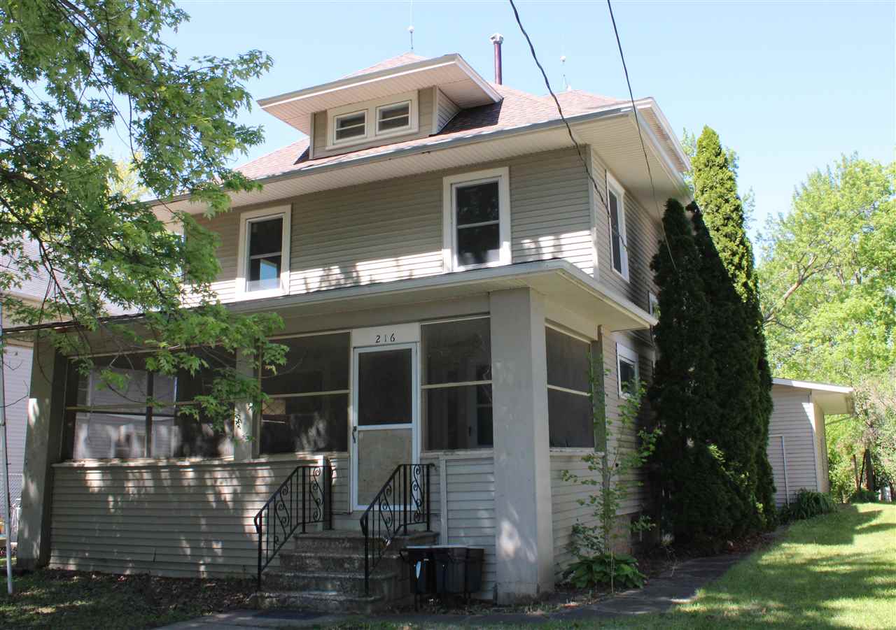 216 S College St — photo