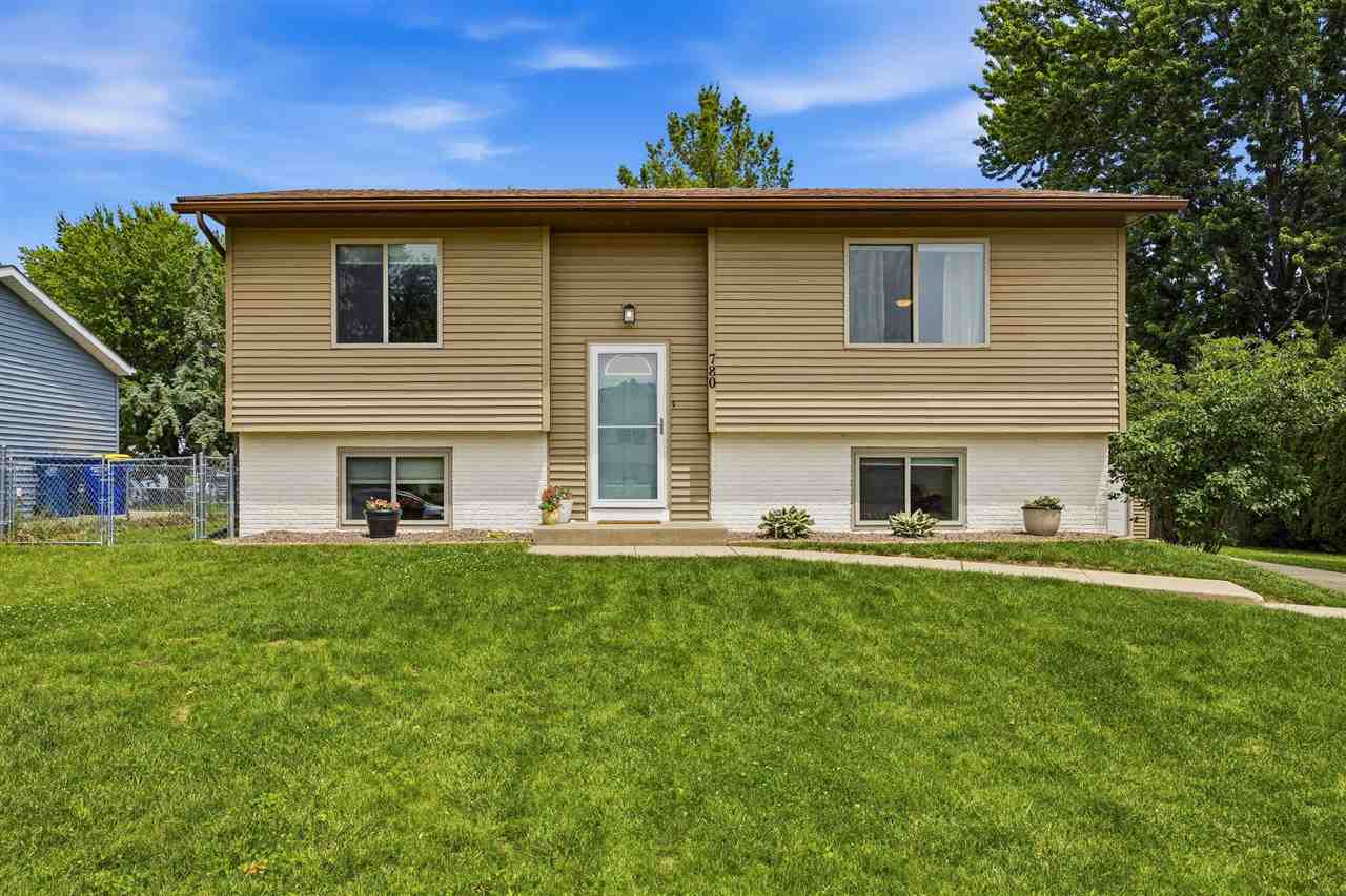 780 Prairie Ridge Road, North Liberty, IA 52317