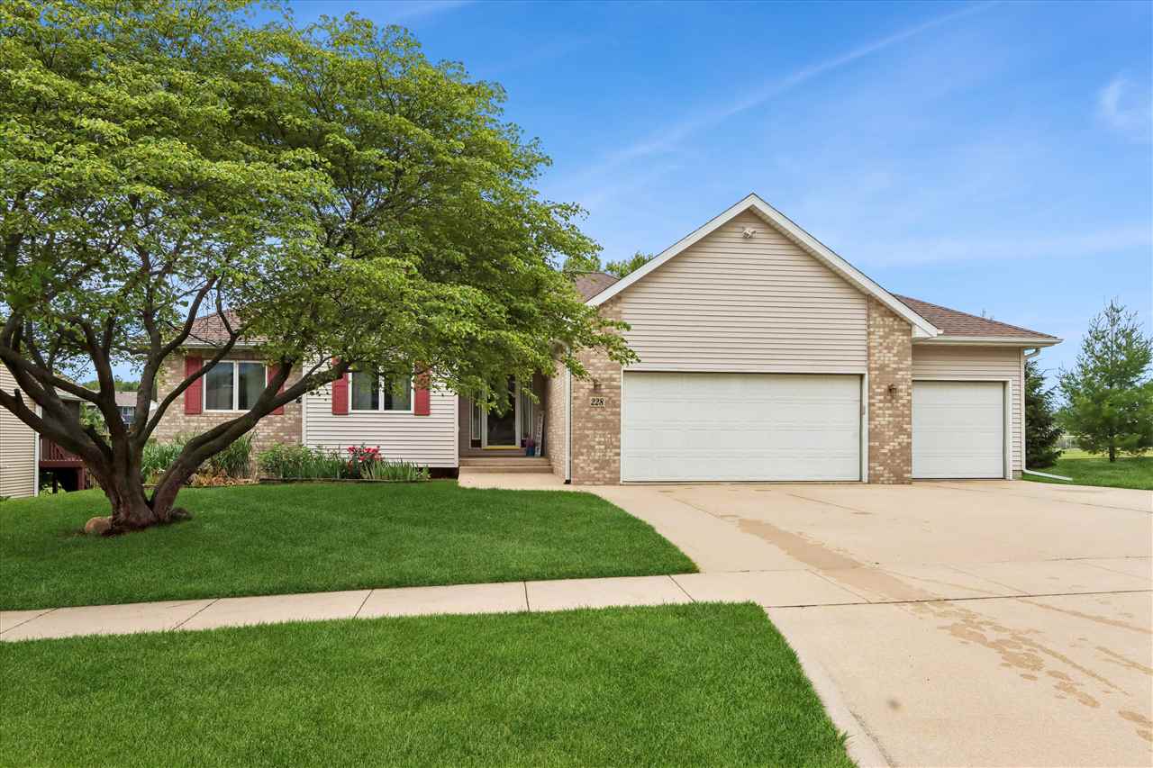 228 Scott Dr. — photo