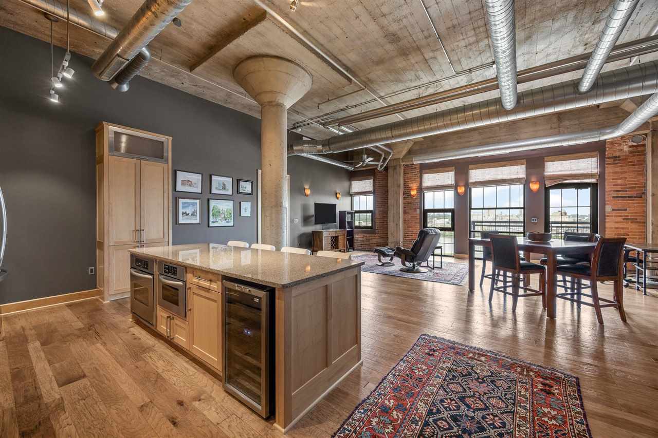 900 2nd St SE 607 — photo