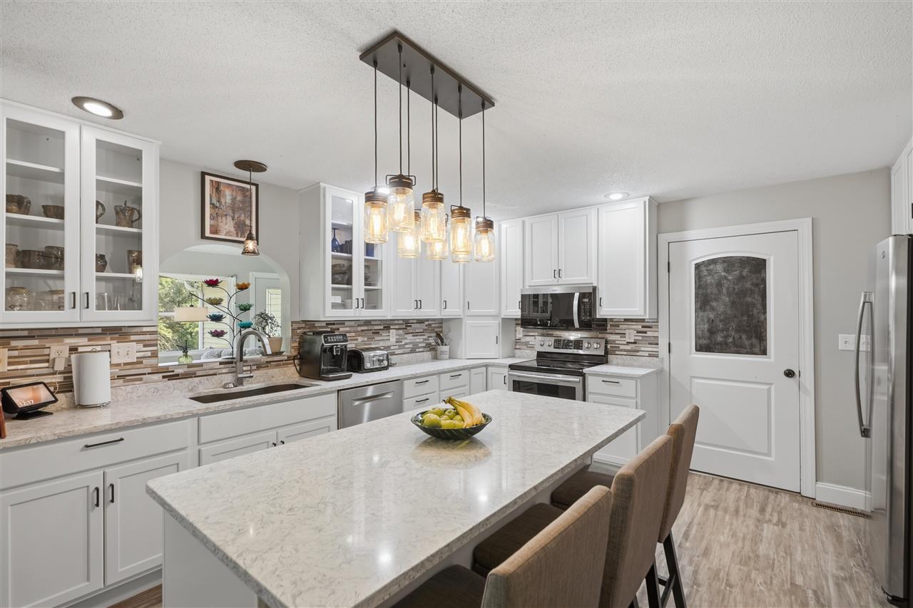 2484 Robbins Ct. — photo