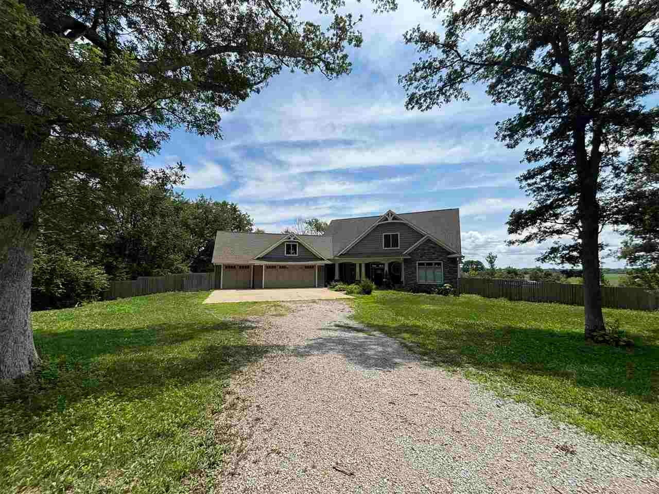 25748 Golden Pond Ln SE — photo
