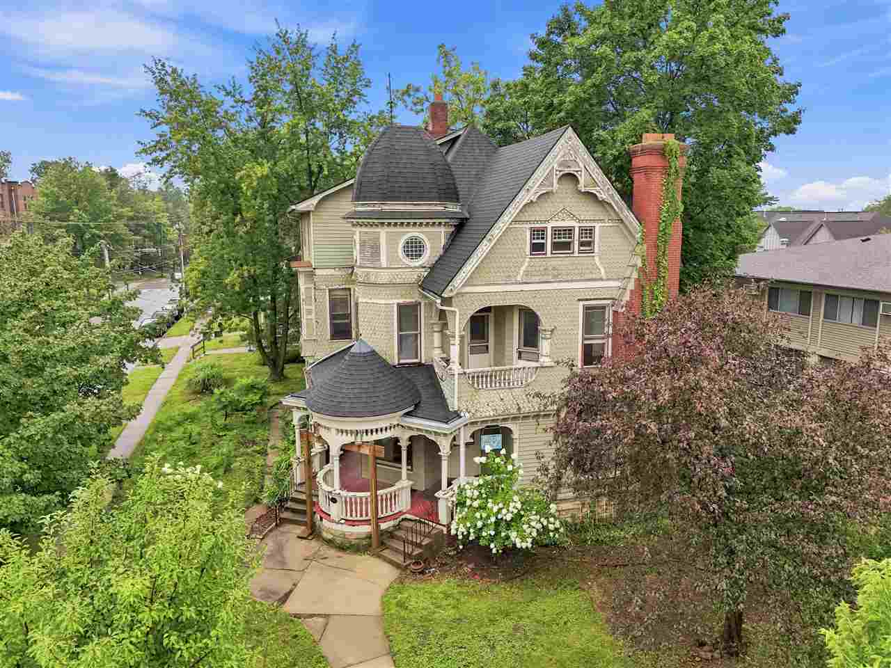 935 E College Street — photo