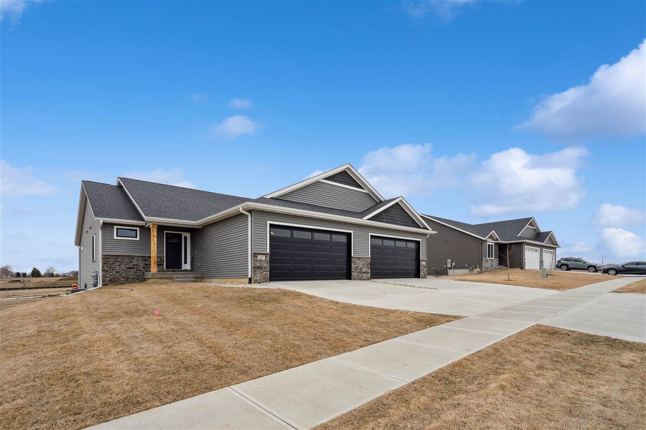 825 Prairie View Dr — photo
