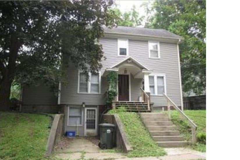 1123 E Washington St — photo