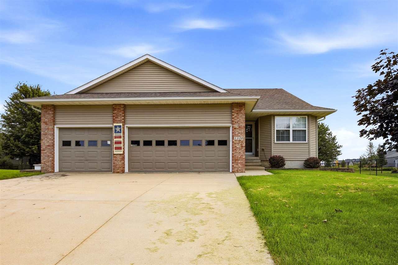 1320 Doe Run Dr — photo