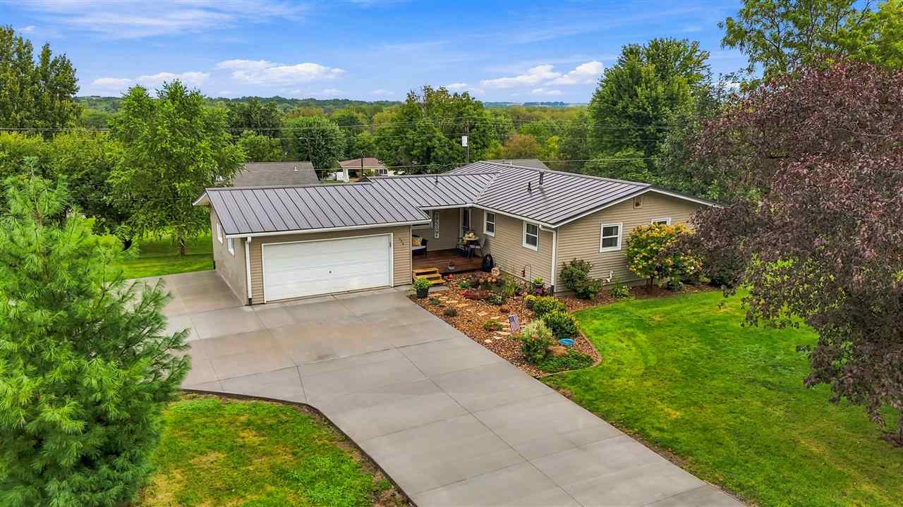 304 Lake View Dr NE — photo