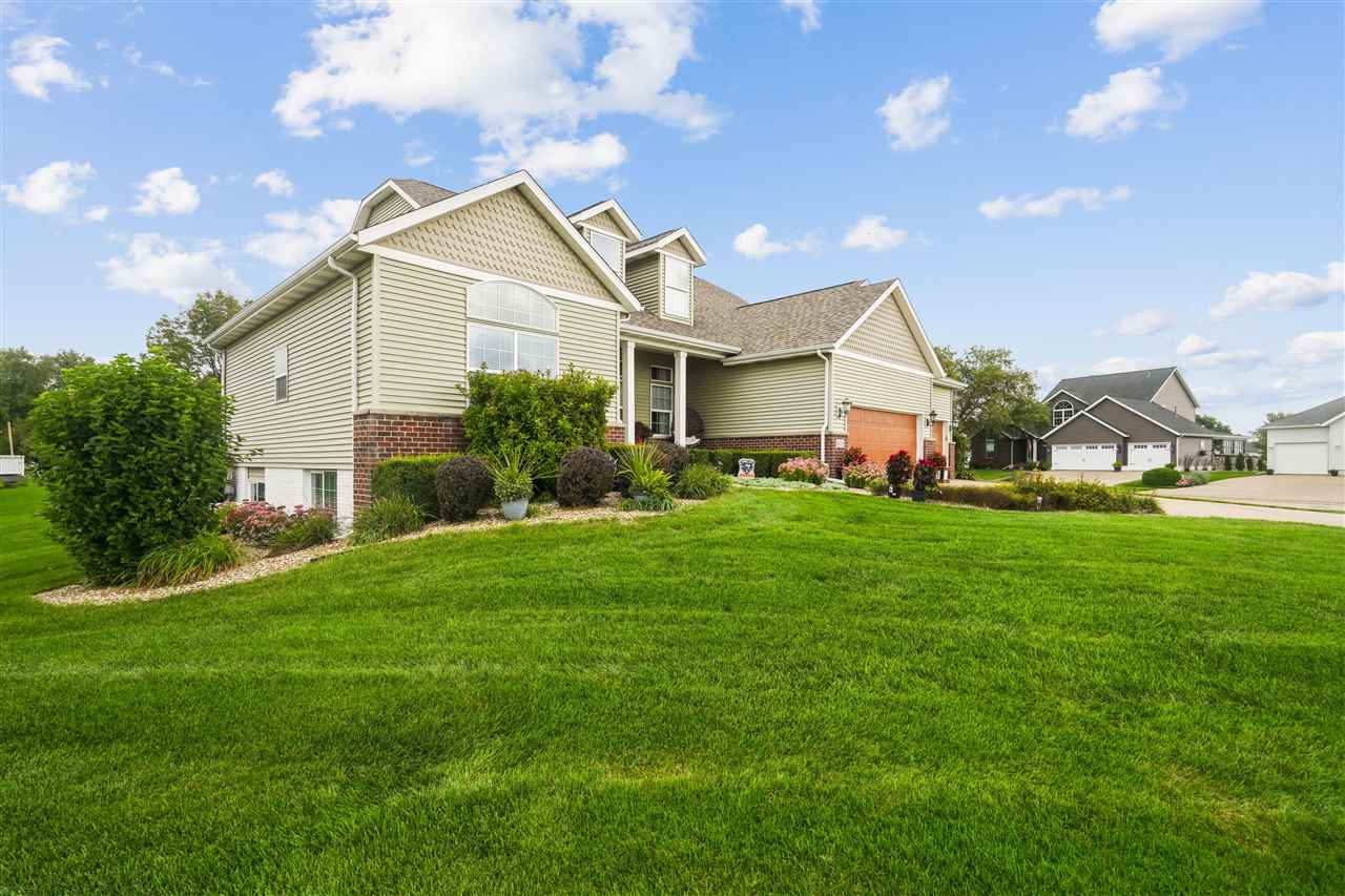 2870 HUNTERS RIDGE Road, Marion IA 52302 — photo 2