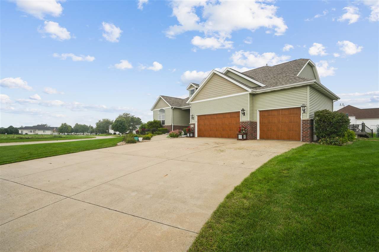 2870 HUNTERS RIDGE Road, Marion IA 52302 — photo 3