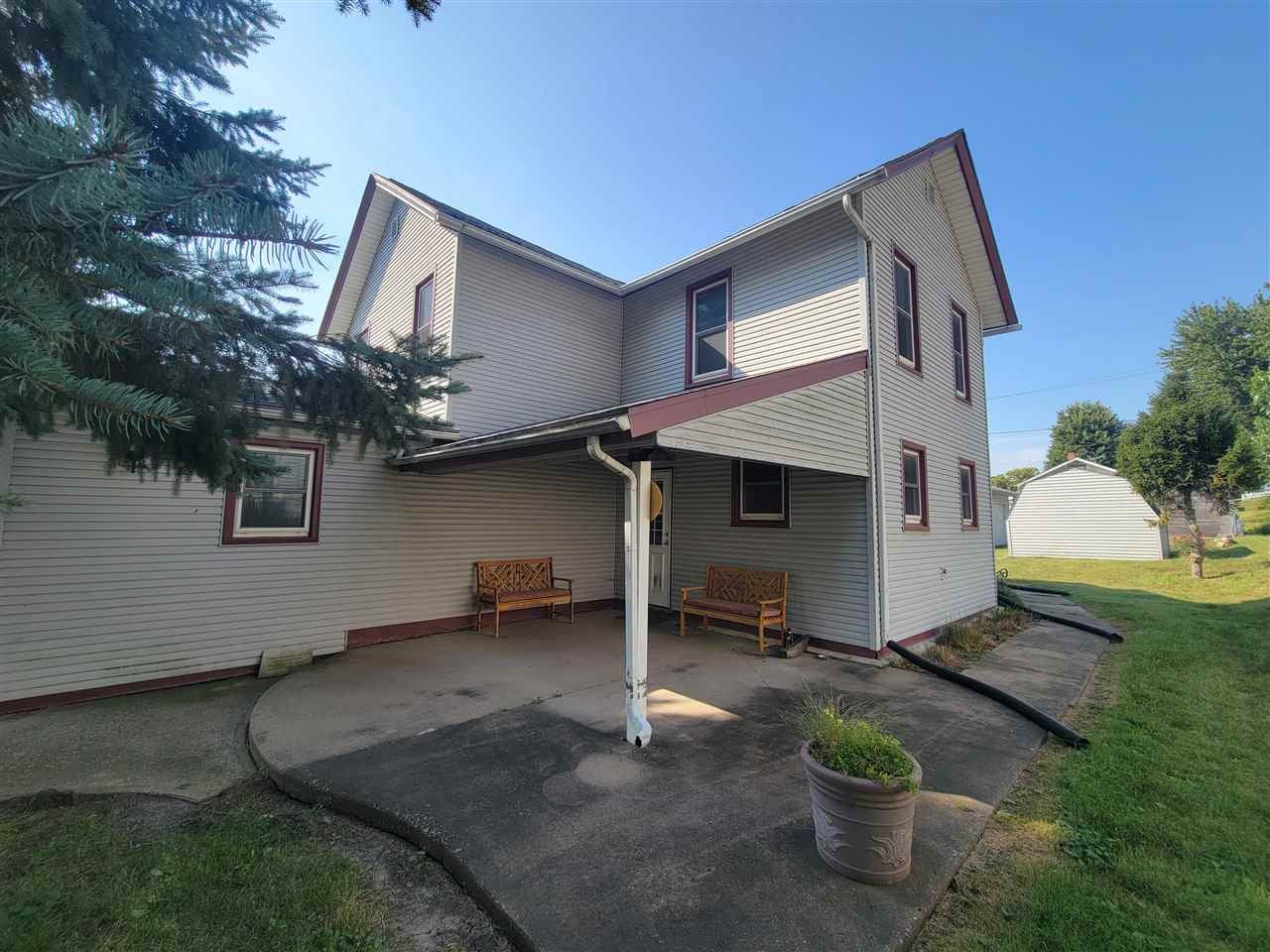 218 E Main St — photo