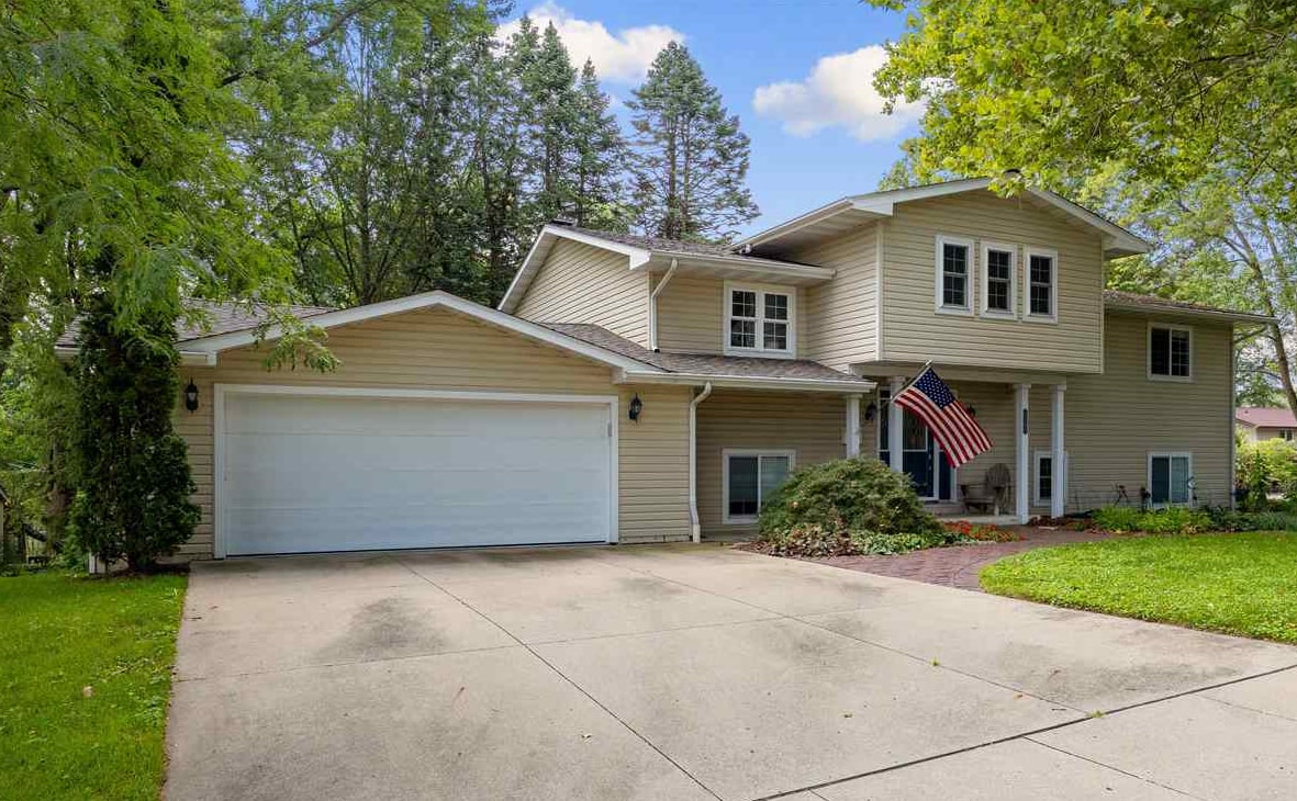 3105 Maplewood Lane — photo