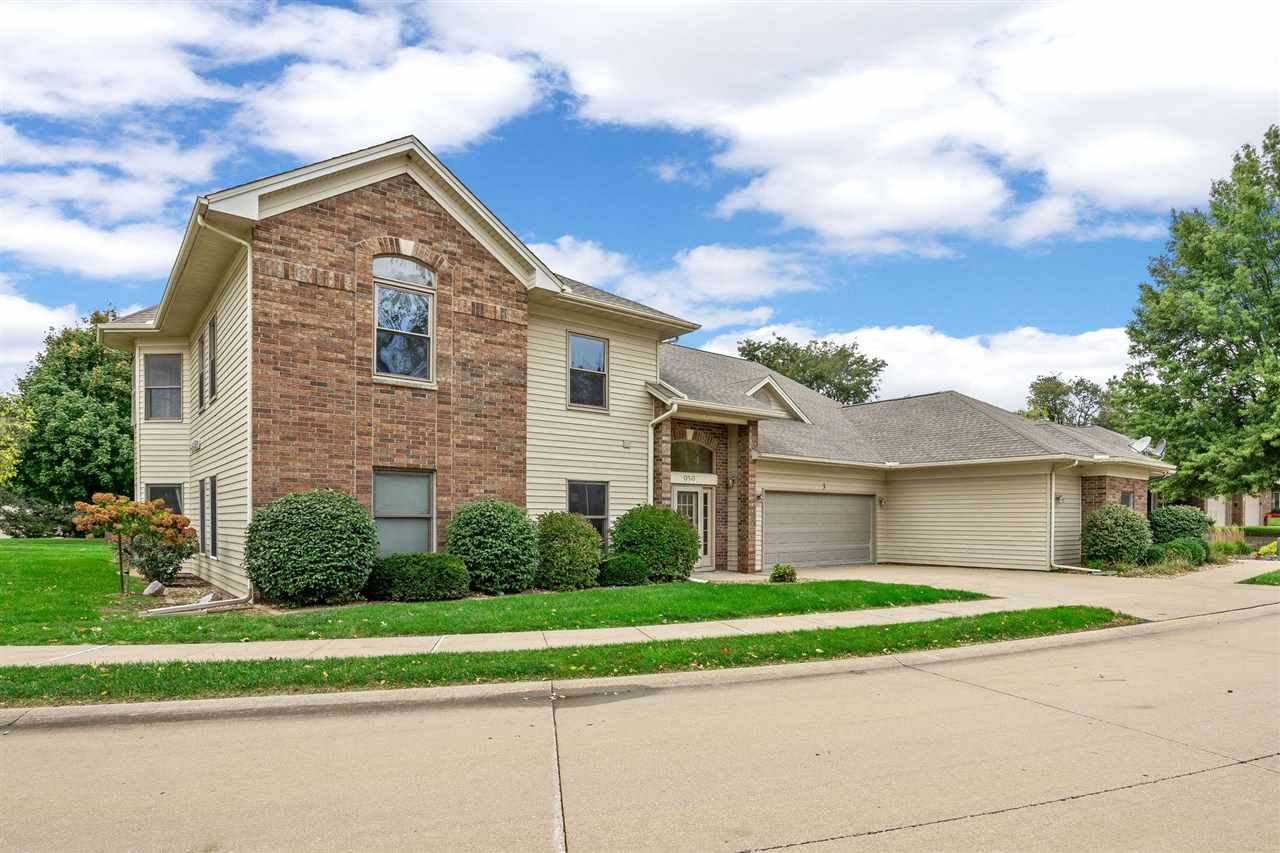 950 Applewood Court — photo