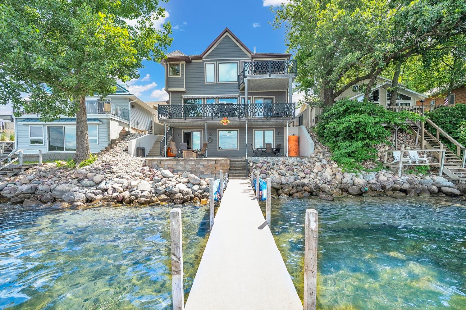 325 Lakeshore Drive — photo