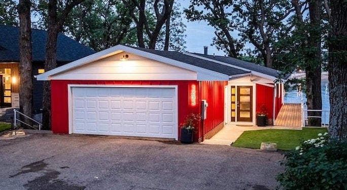 1203 Lakeshore Drive — photo