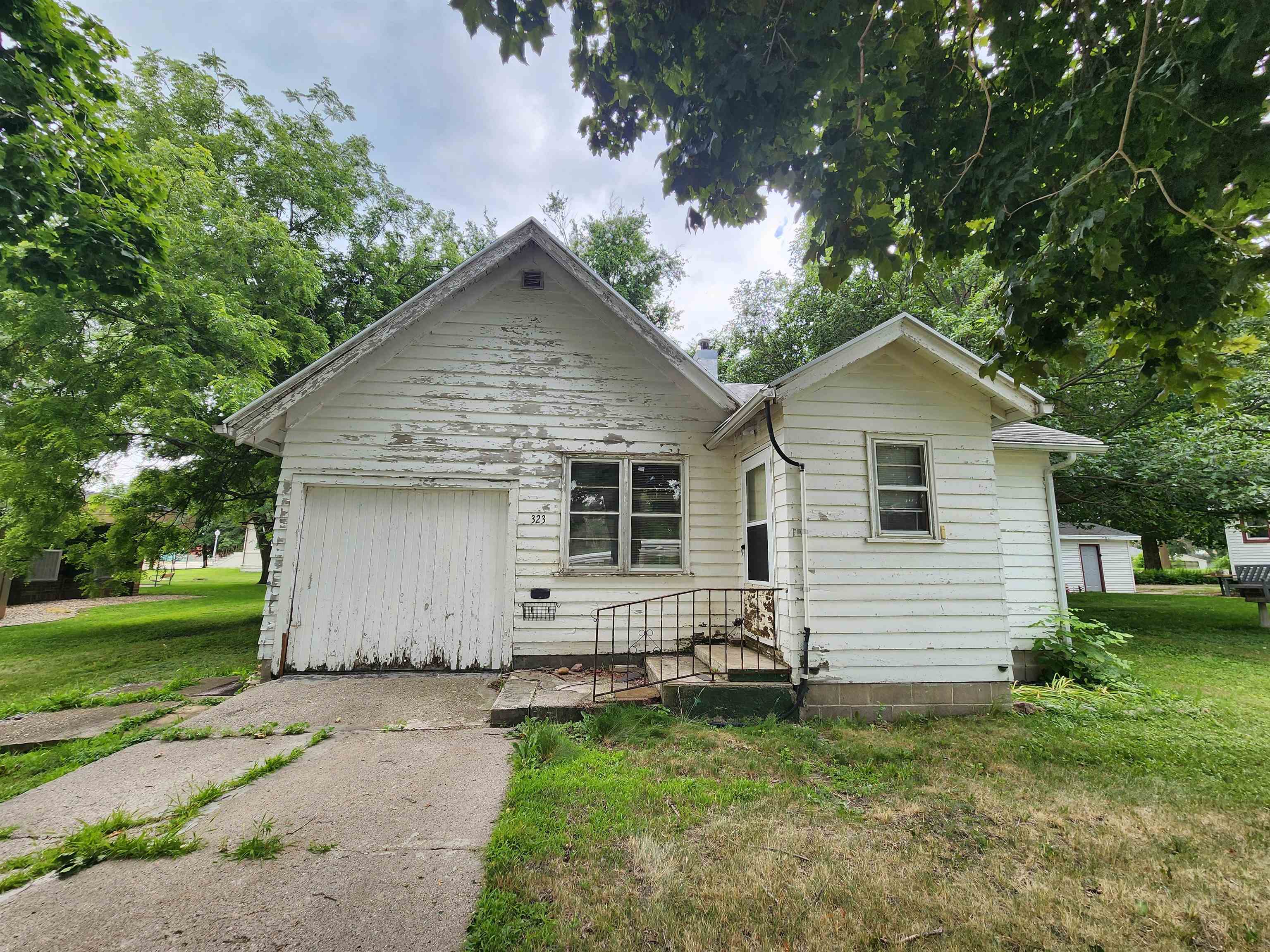 323 W Section Line Road Road — photo
