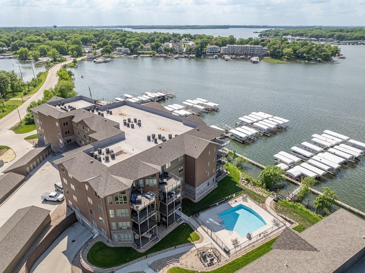 570 Linden Drive 316 — photo