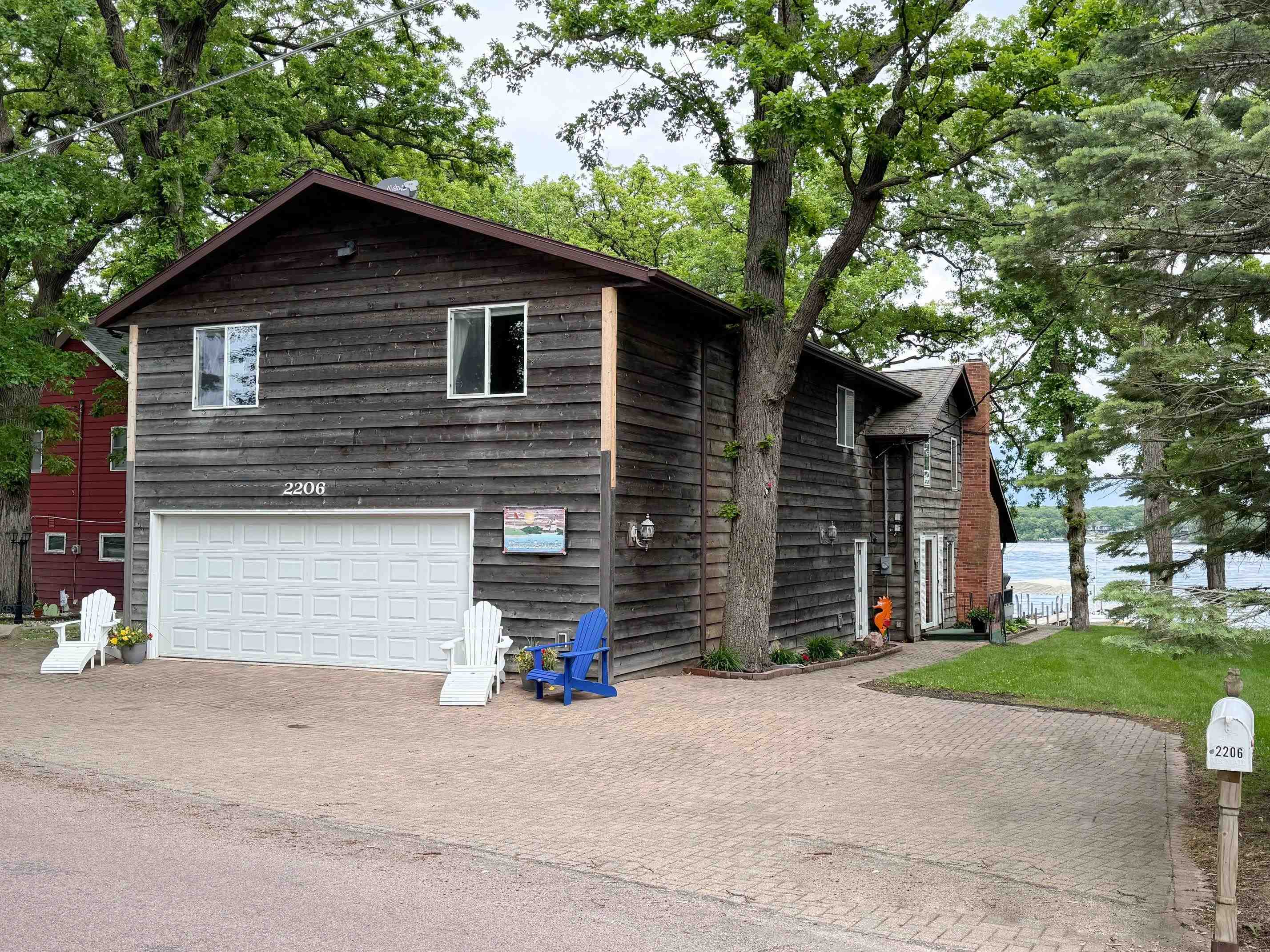 2206 Okoboji Boulevard — photo