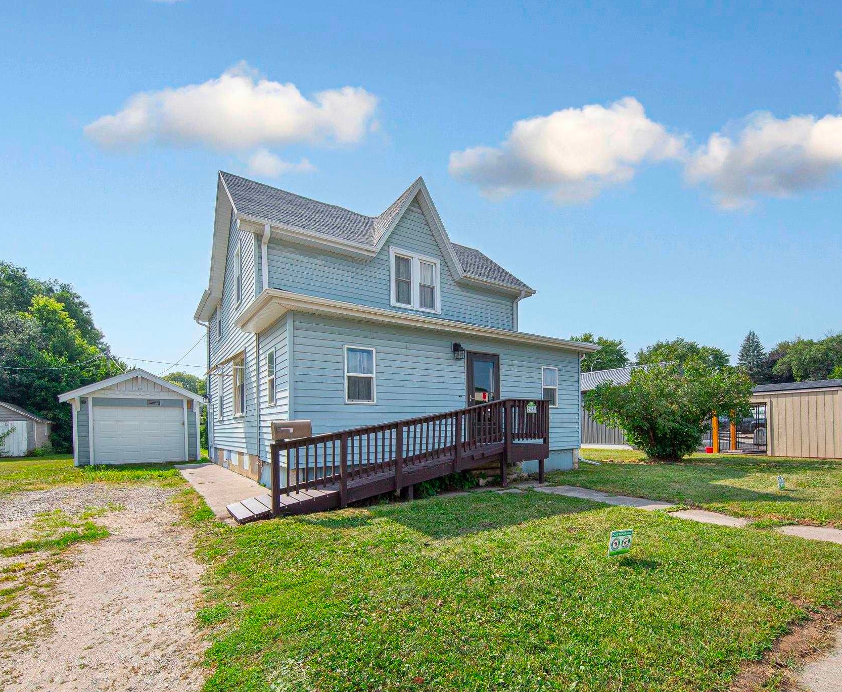 905 Lawler Street — photo
