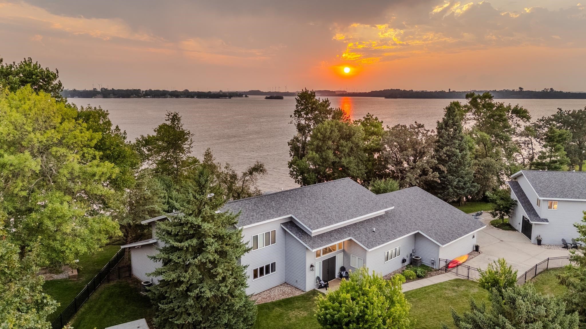 1304 Lakeside Ave — photo