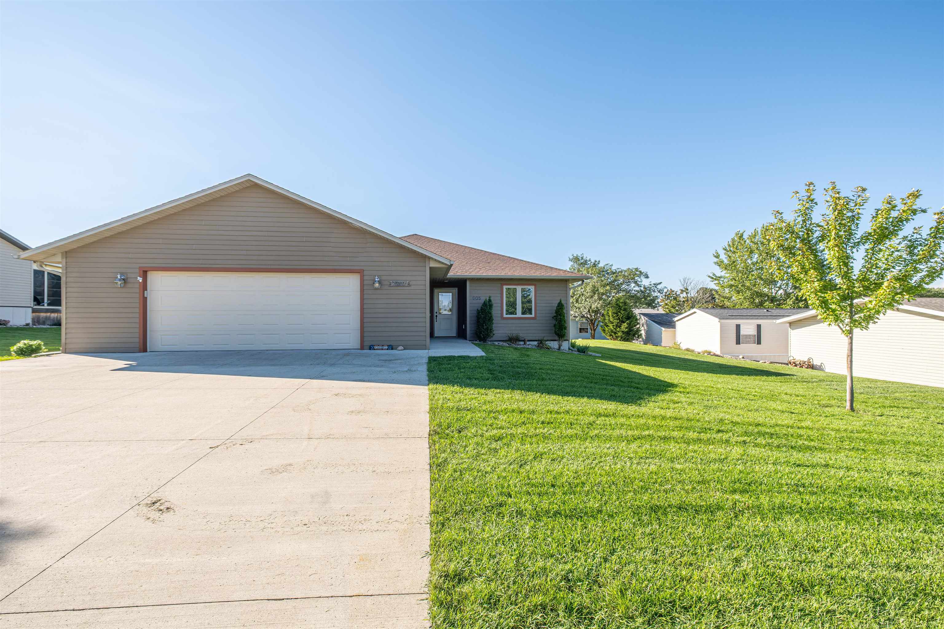 605 Blue Heron Road — photo