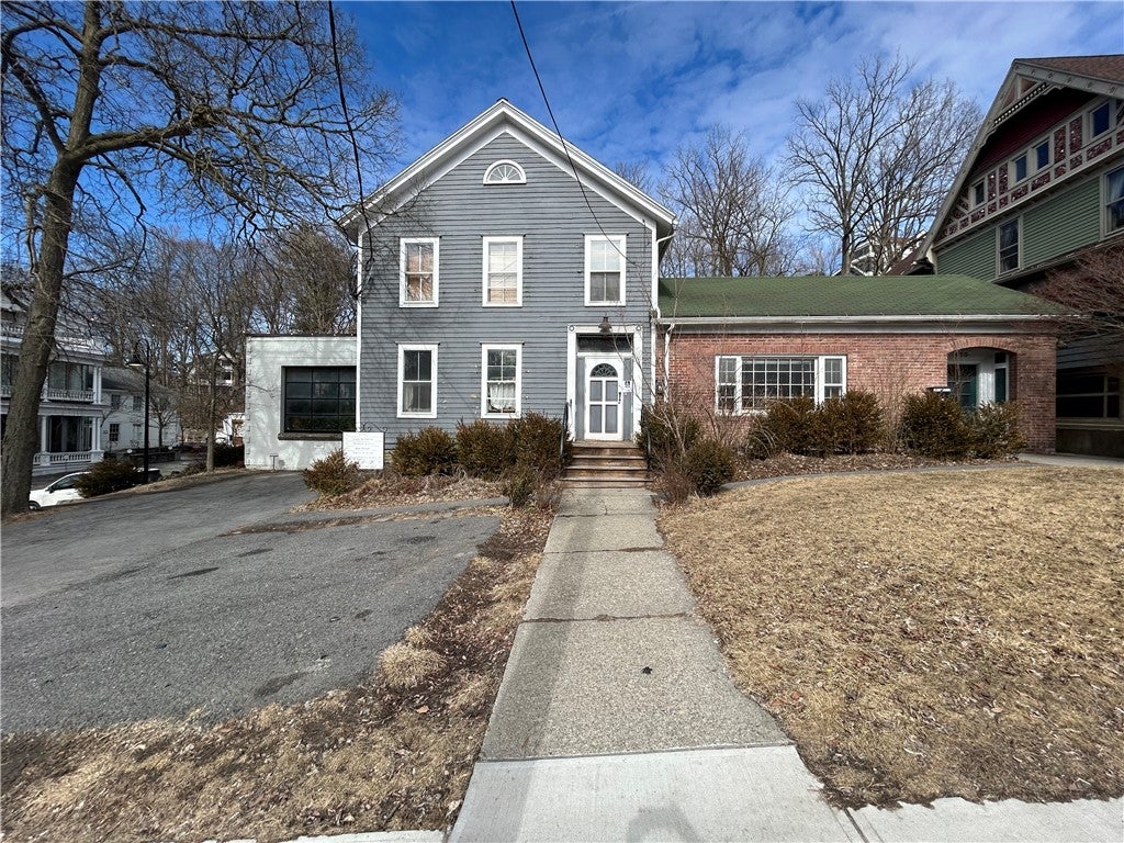 418 E State Street — photo